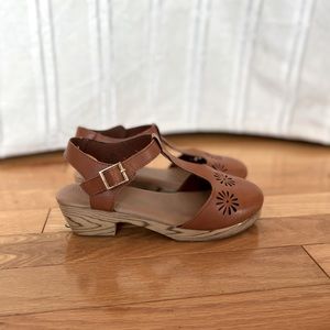 Girls Old Navy clogs size 3